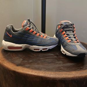 Air Max 95 JCRD cool grey/bright-mango black game royal.